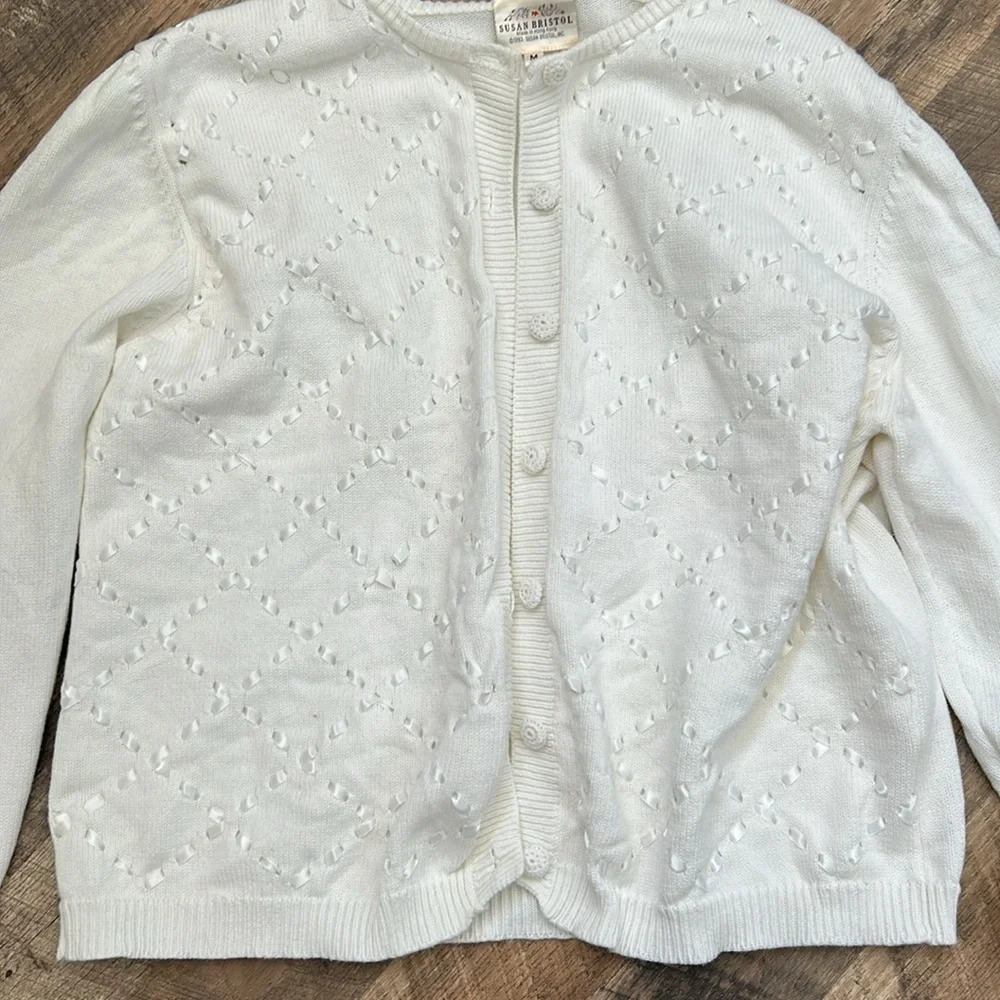 Vintage SUSAN BRISTOL Cardigan Sweater Ribbon Embellished white Medium - Picture 7 of 11